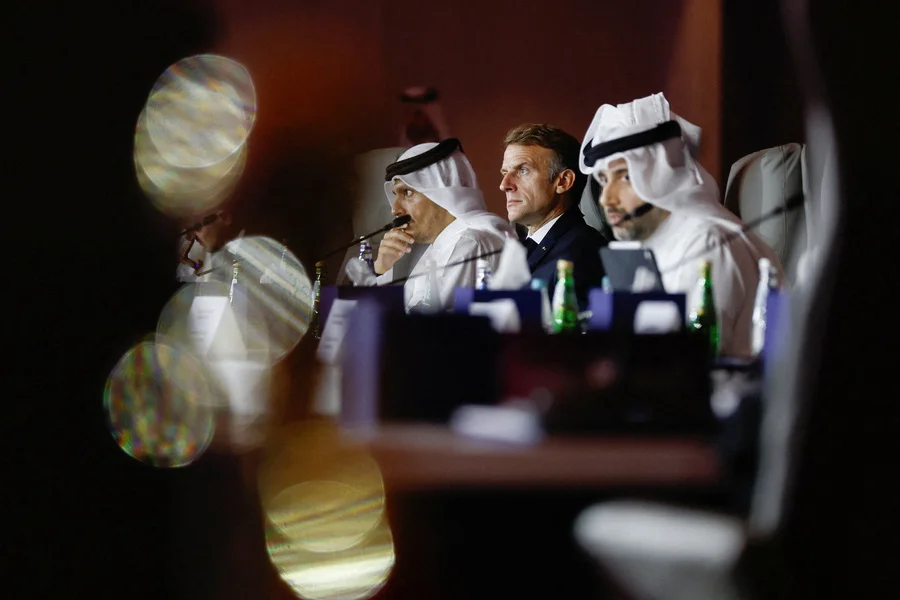 ماكرون يعلن تأمين كميات من الغاز المسال من قطر