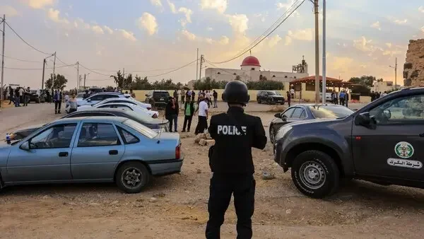 الأردن يلقي القبض على 3 من المشتبه بهم في هجوم على كنيسة في الكرك