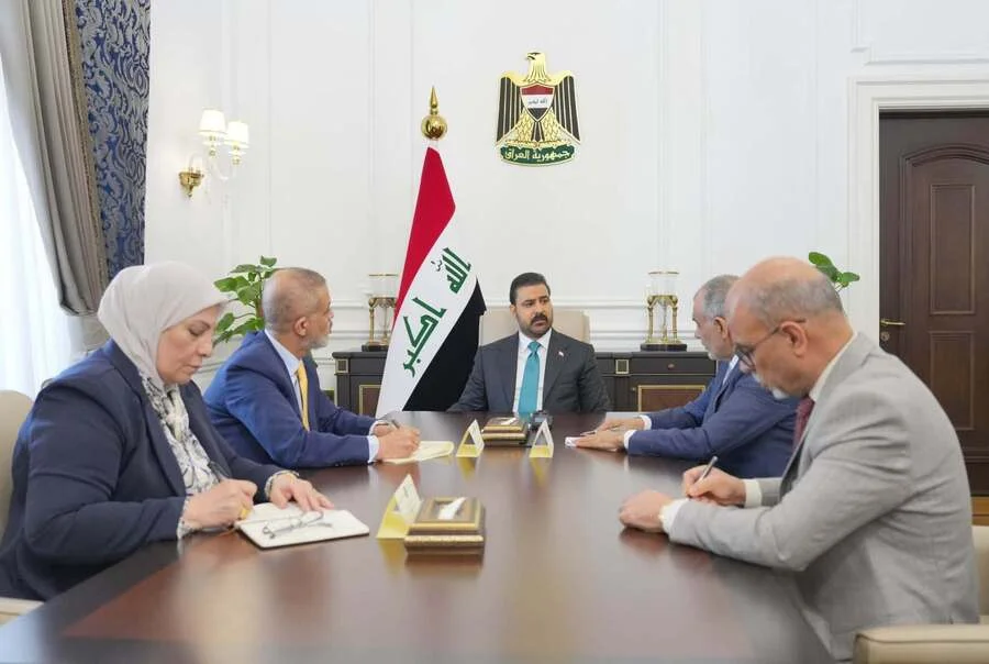 الزيدي يوجه بتثبيت العقود والأجراء واستحداث 120 ألف درجة وظيفية ضمن موازنة 2027