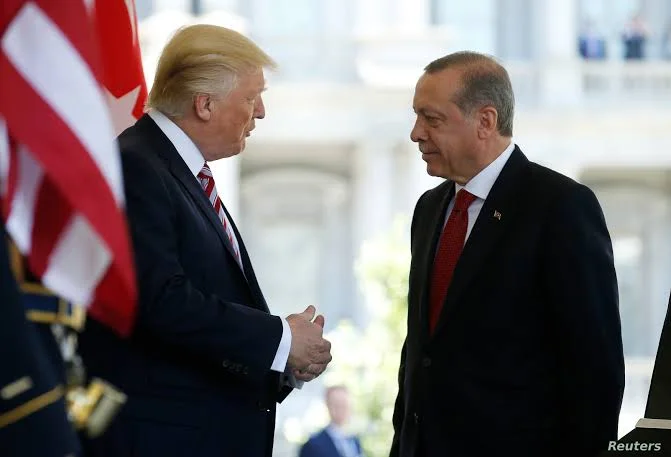 أردوغان يتصل بترامب ويؤكد له بأن تركيا تبذل جهوداً دبلوماسية فيما يتعلق بمضيق هرمز واليمن